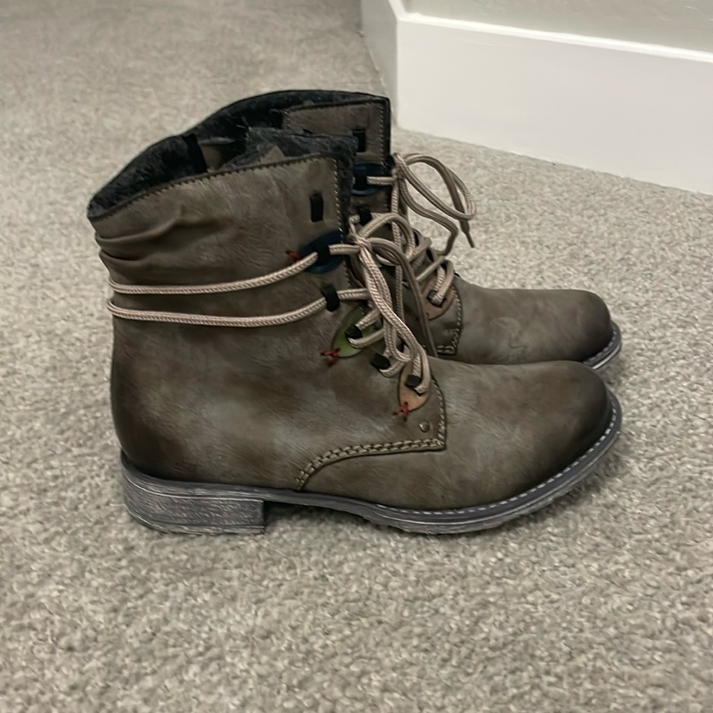 NWT Reiker Peyton Booties Size 36 (US size 6)